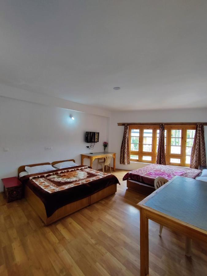 Jig Gyas Guest House เลห์ ภายนอก รูปภาพ